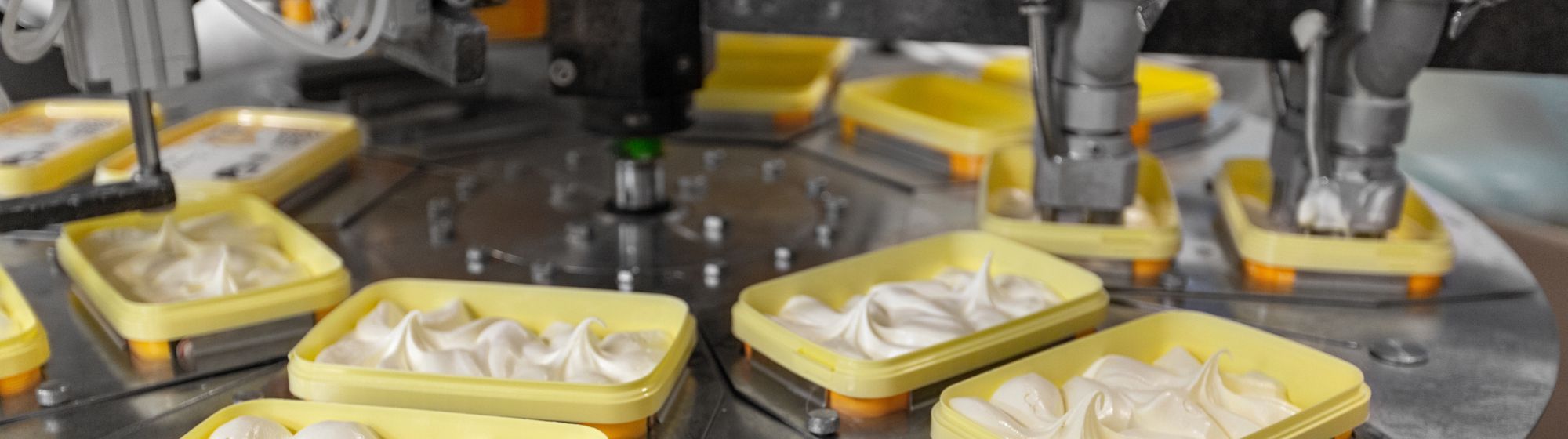 a machine that puts edible foam into a box