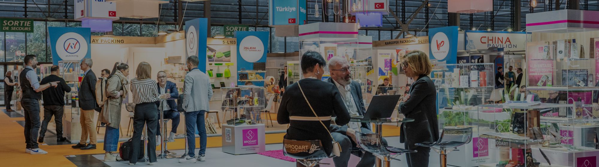 des personnes sur le salon ALLFORPACK