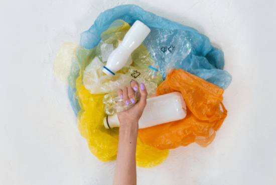 des objets en plastique