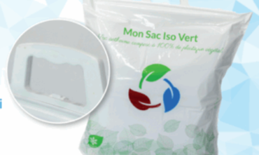 Sac isotherme blanc avec poignées intégrées, intitulé "Mon Sac Iso Vert", orné d’un logo de recyclage en feuilles de couleurs verte, rouge et bleue. Fabriqué à 100 % à partir de plastique végétal.        