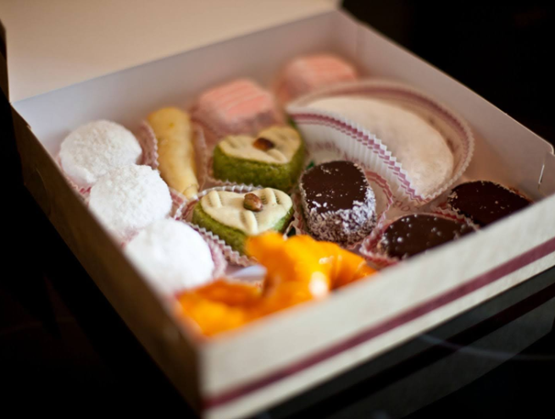 A box of artisanal pastries presented in a cardboard package, illustrating the shift in food packaging toward more sustainable solutions