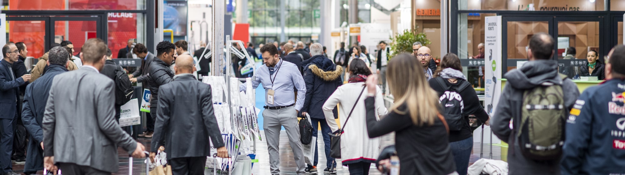 des personnes au salon ALL4PACK EMBALLAGE PARIS