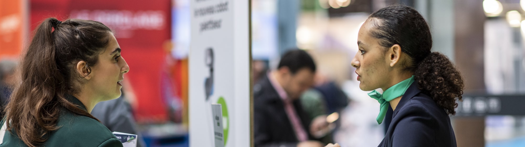 2 femmes qui discutent