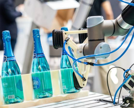 un robot de conditionnement de bouteille